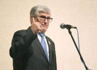 На трибуне становится тише. Александр Тихонов покидает большую биатлонную политику